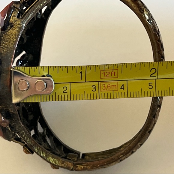 Elegant Women's Floral cuff Bracelet with Amber Accents - Picture 11 of 11